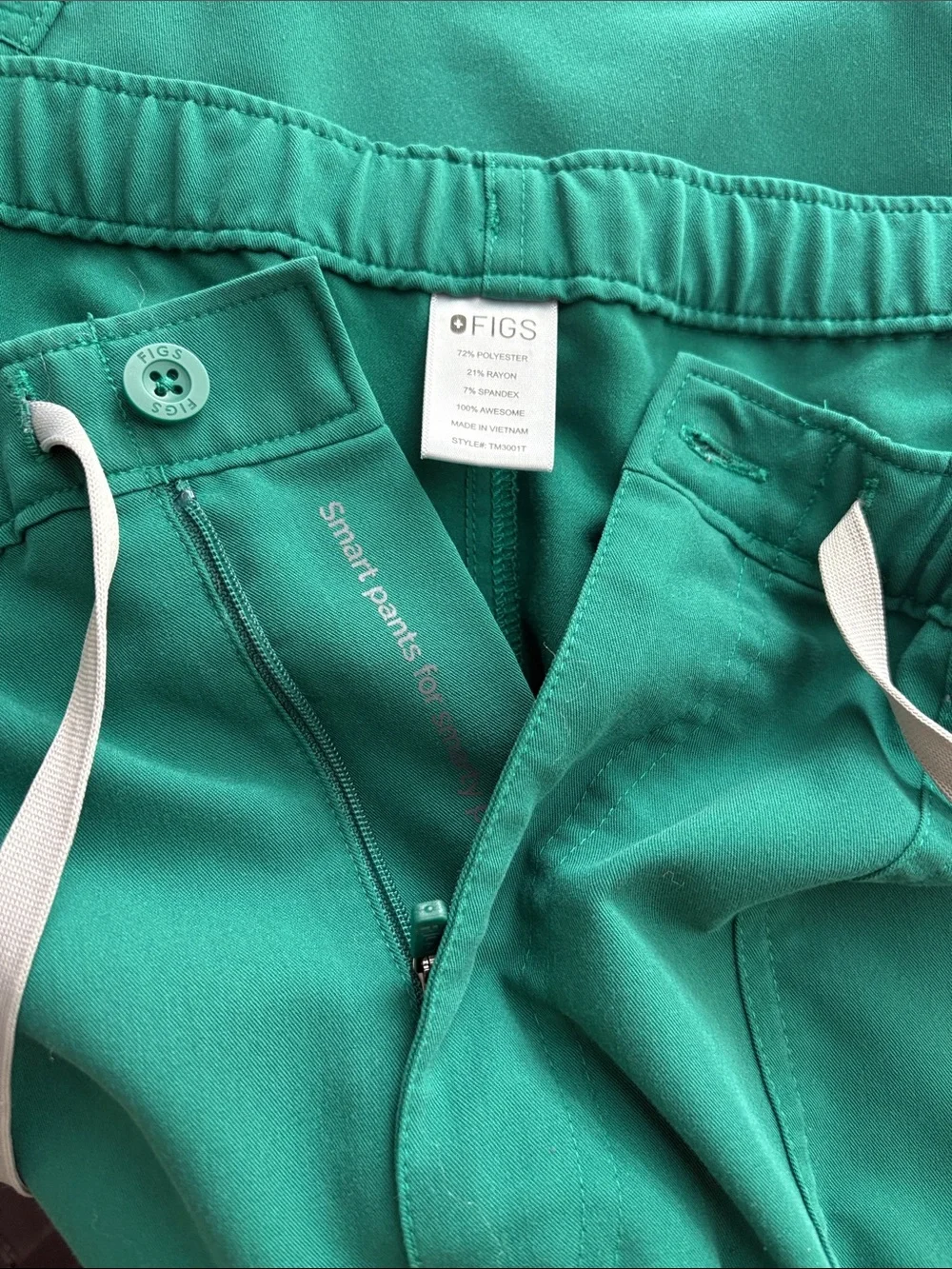 Figs Men’s Cairo Cargo Scrub Pants in Hunter Green Size XL/T